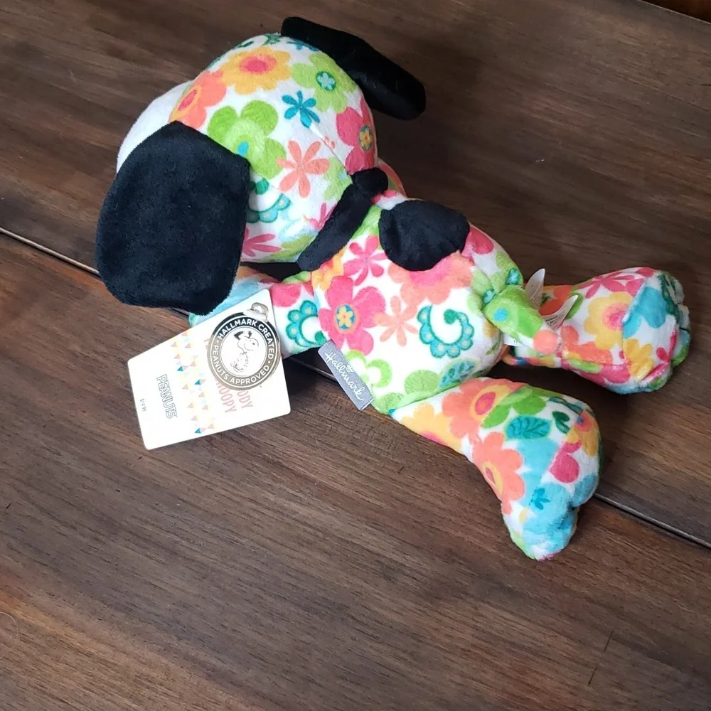 Hallmark nwt peanuts